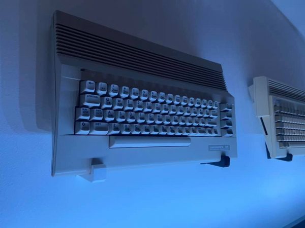 Amiga wall mount / display bracket x2 - Image 2