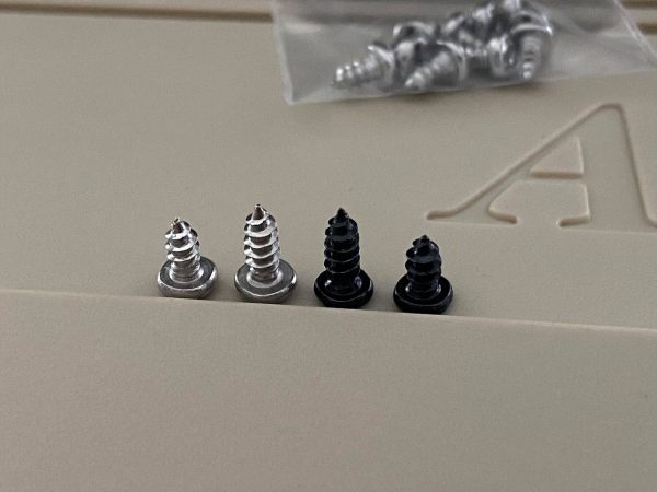 Amiga 1200 / 600 Case screws (full set x 10) - Black / Silver - Image 2
