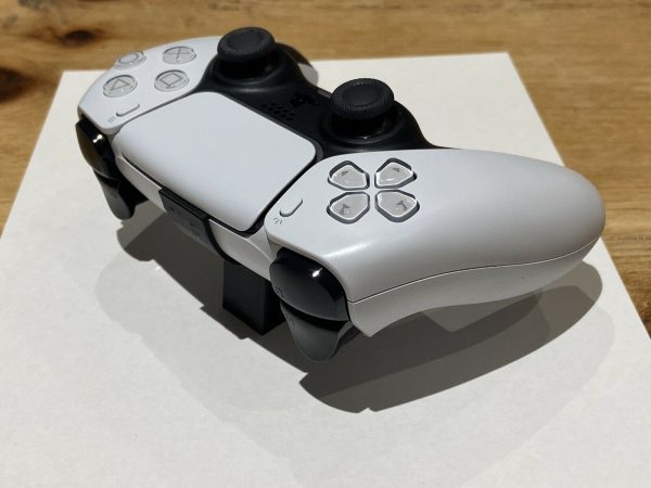 PlayStation 5 PS5 Controller Floating Wall Mount / Bracket - Sony - Image 6