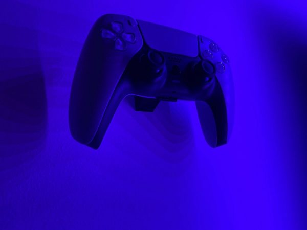 PlayStation 5 PS5 Controller Floating Wall Mount / Bracket - Sony - Image 4