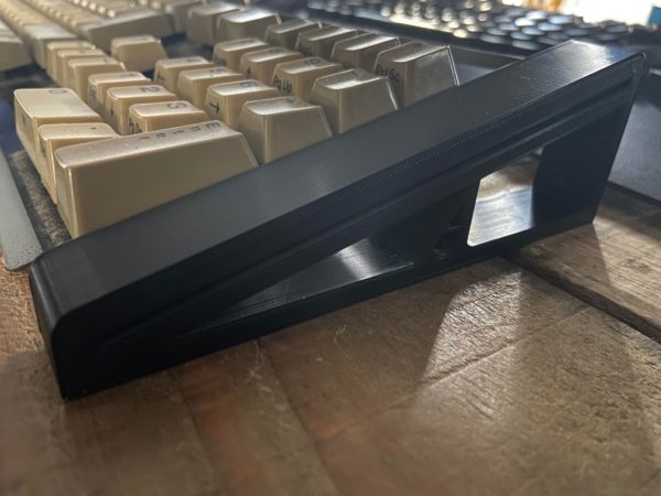 Amiga 500 Keyboard stands brackets - side standalone - Image 4