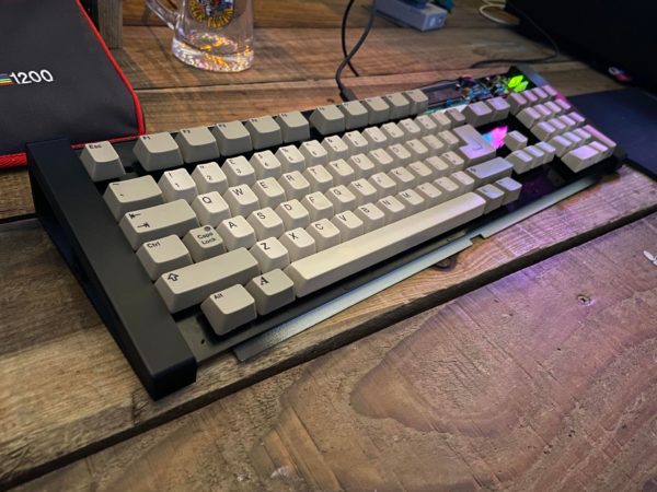 Amiga 500 Keyboard stands brackets - side standalone