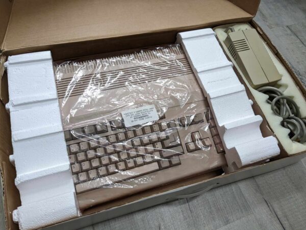 Commodore Amiga 500 boxed with accessories - Image 5