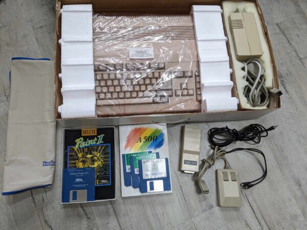 Commodore Amiga 500 boxed with accessories - Image 2