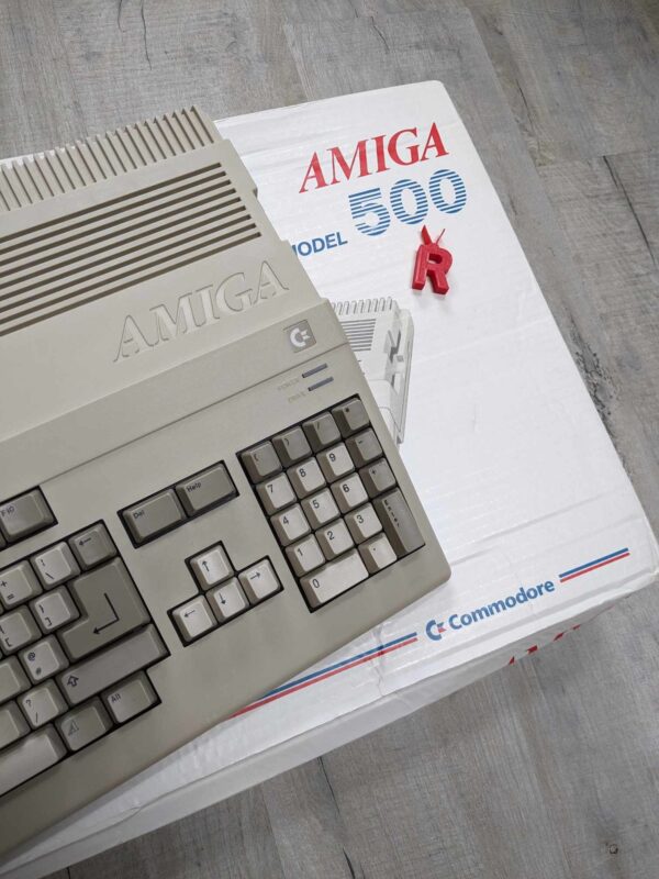 Commodore Amiga 500 boxed with accessories - Image 10