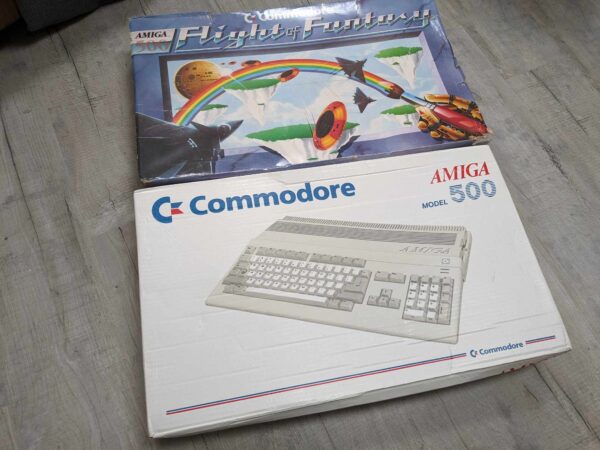 Commodore Amiga 500 boxed with accessories - Image 9