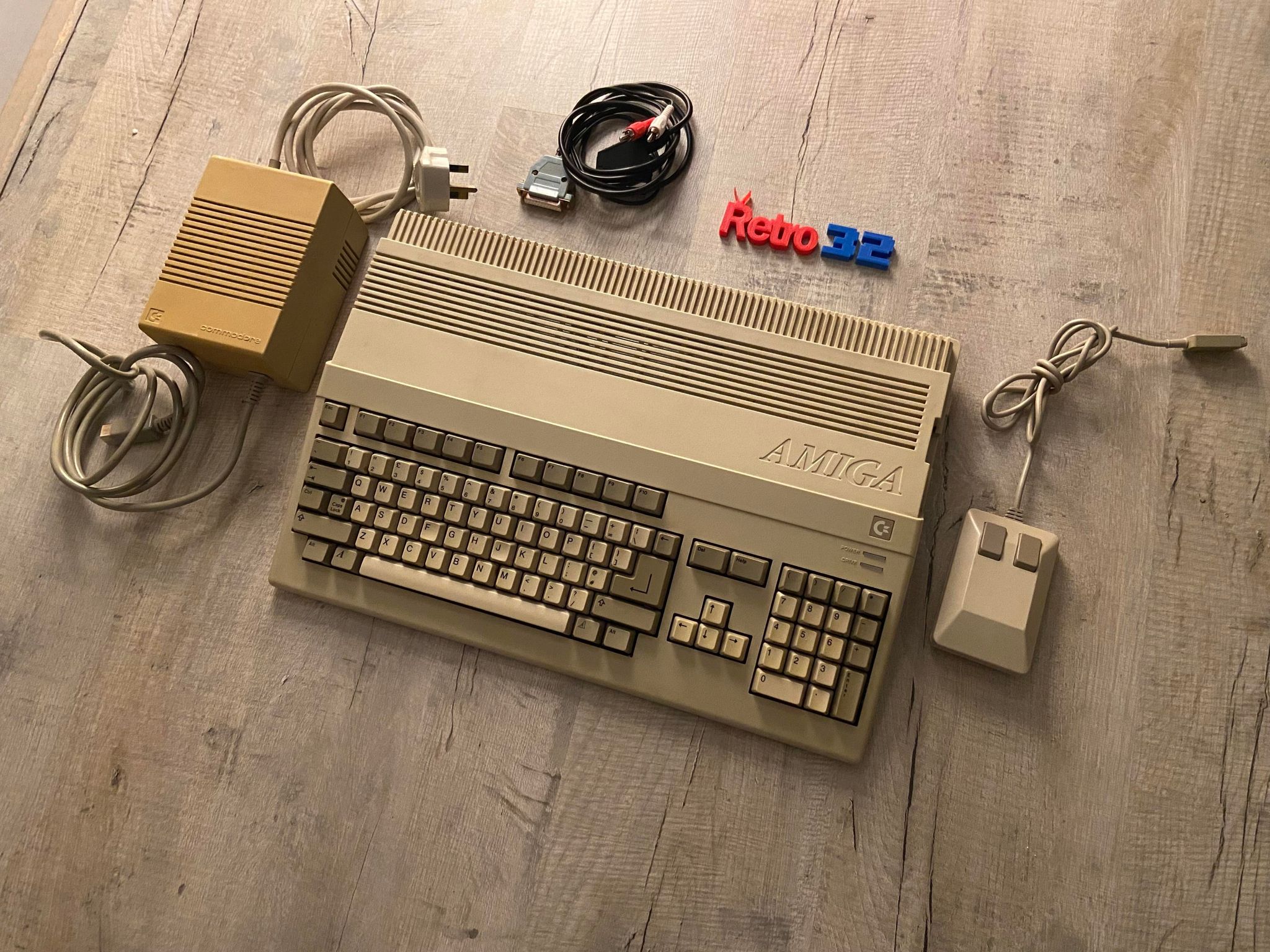 Commodore Amiga 500 boxed with accessories - Retro32