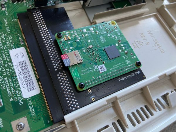 Amiga 1200 Boxed bundle - recapped (Optional PiStorm / TF1230) - Image 3