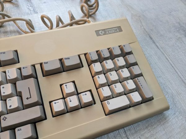 Amiga 2000 German Keyboard - KKQ-E96YC - Tested working - Image 5