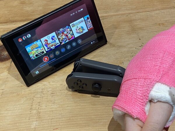 Nintendo Switch Single on Hand Handed Joy-Con Adapter - right handed - Image 4