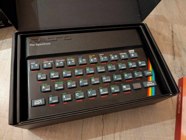 The spectrum (opened) inc manual (Mini Console) - Image 6