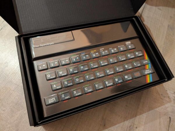 The spectrum (opened) inc manual (Mini Console) - Image 8