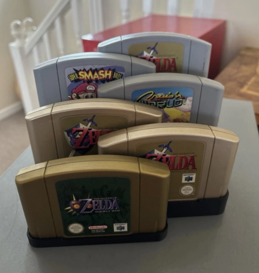 Nintendo 64 N64 Game Cartridge stand / holder / display